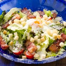 Caesar salad with prosciutto