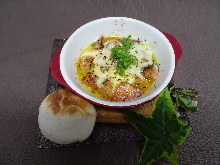 Grilled tomatoes with cheese