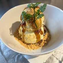Vanilla ice cream with soybean flour and brown sugar syrup