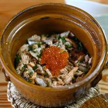 Salmon and salmon roe takikomi gohan (mixed rice) in an earthenware pot