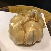 Fried whole garlic