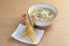 Wheat noodles with shrimp tempura