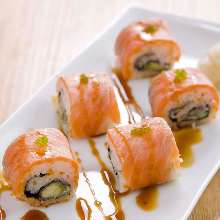 Seared salmon and avocado sushi roll