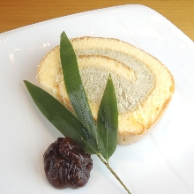 Roasted green tea roll cake