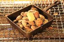 Grilled manila clams with butter