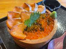 "Oyako" salmon roe and Japanese salmon rice bowl