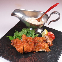 Fried chicken with vinegar and tartar sauce