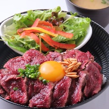 Horse meat rice bowl