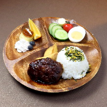 Kids' hamburg steak meal (Lunch for children under 10 years old)Comes with oolong tea or orange juice