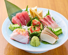 Assorted sashimi