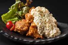 Fried chicken with vinegar and tartar sauce