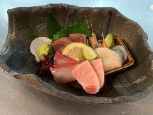 Assorted sashimi