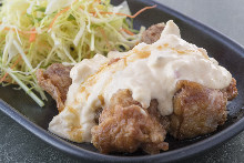 Fried chicken with vinegar and tartar sauce