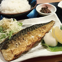 Salted and grilled mackerel set meal