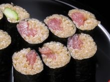 Tuna sushi rolls