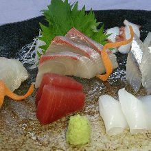 Assorted sashimi