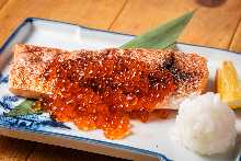 Seared fatty salmon belly topped with salmon roe and grated daikon