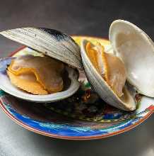 Grilled jumbo asari clams