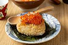 grilled rice ball (salmon roe)