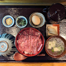 Grilled beef rice bowl meal set