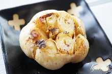 Fried whole garlic