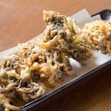 Mozuku seaweed and vegetable tempura