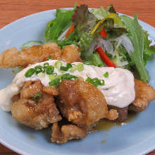 Fried chicken with vinegar and tartar sauce