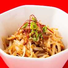 Spicy bean sprouts and chashu sauce