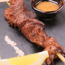 Grilled skewered beef sagari (hanging tender)