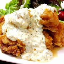 Fried chicken with vinegar and tartar sauce