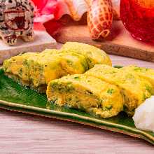 Japanese-style rolled omelet with sea lettuce