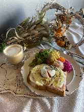 Morning Menu (Croque-madame toast and Deli Salad)　