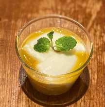 Almond jelly with mango