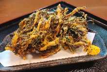 Mozuku seaweed tempura