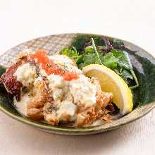 Fried chicken with vinegar and tartar sauce