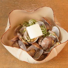 Grilled manila clams with butter