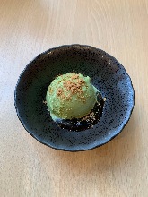 Ice Cream (Vanilla / Matcha)