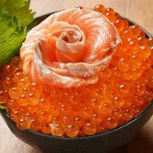 "Oyako" salmon roe and Japanese salmon rice bowl
