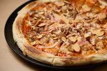garlic and meat pizza