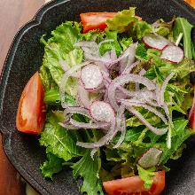 Refreshing mushroom and bacon salad