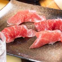 Meat sushi thigh (2 pieces)