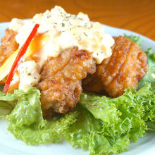 Fried chicken with vinegar and tartar sauce