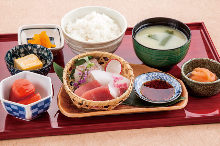 Assorted sashimi