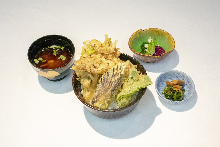 Vegetable tempura rice bowl
