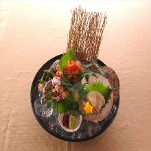 Assorted shellfish sashimi