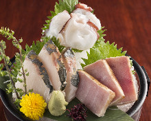 Assorted sashimi