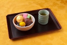 Anmitsu (agar gelatin with fruits, sweetened red beans and sweet red bean paste)