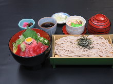 Raw fatty tuna and spring onion rice bowl and soba meal set