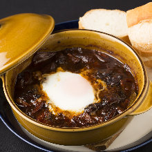 Beef tendon stewed in red wine