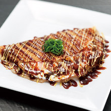 Tonpei-yaki (stir-fried cabbage and meat topped with egg)